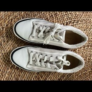 Clark’s tennis shoe - white canvas- women’s 8.5M